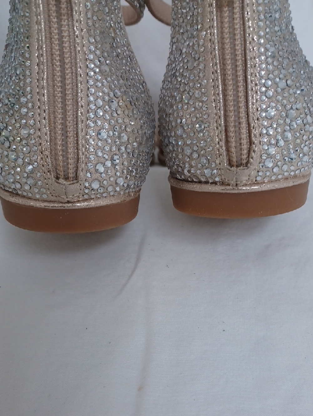 NWT Kelly & Katie Rhinestone Zipper Back Sandals in Silver With Tan Soles - Picture 10 of 10